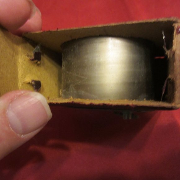 UNIQUE VTG CLOCK IN SQUARE LEATHER BOX, WIND-UP - Picture 5 of 6